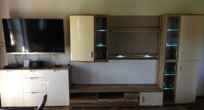 Wohnzimmerschrank mit TV