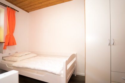 404 Schlafzimmer mit Schrank