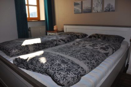 Schlafzimmer mit Doppelbett