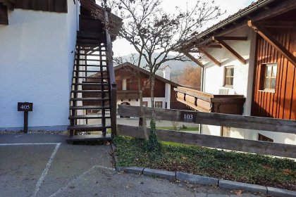 Zugang zur Wohnung über Treppe 